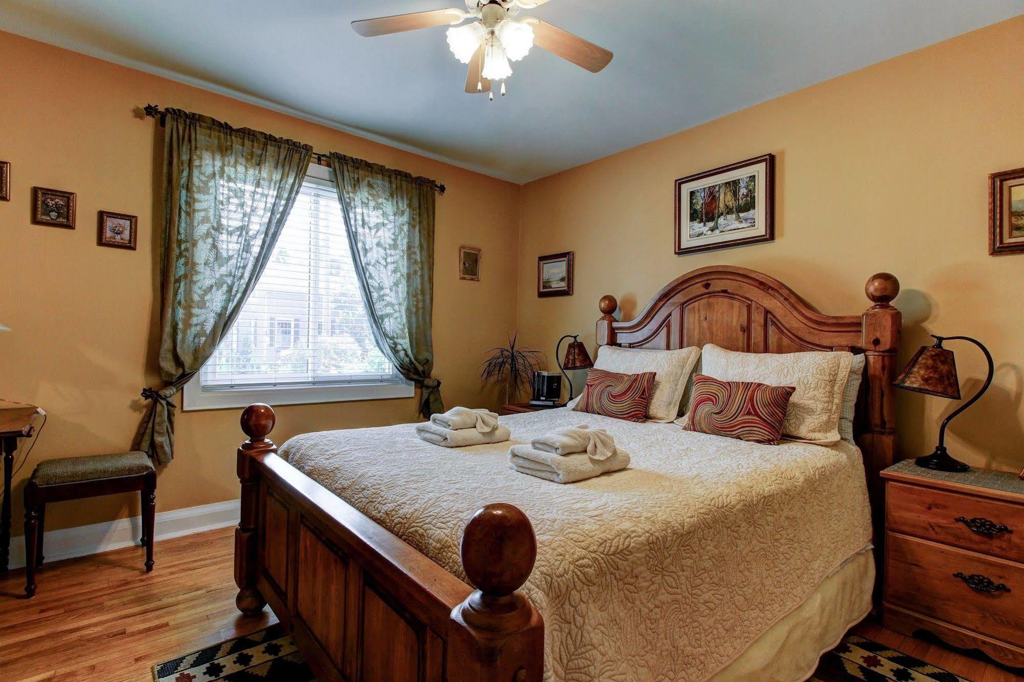 Williams Gate Bed & Breakfast Private Suites Niagara-on-the-Lake ภายนอก รูปภาพ
