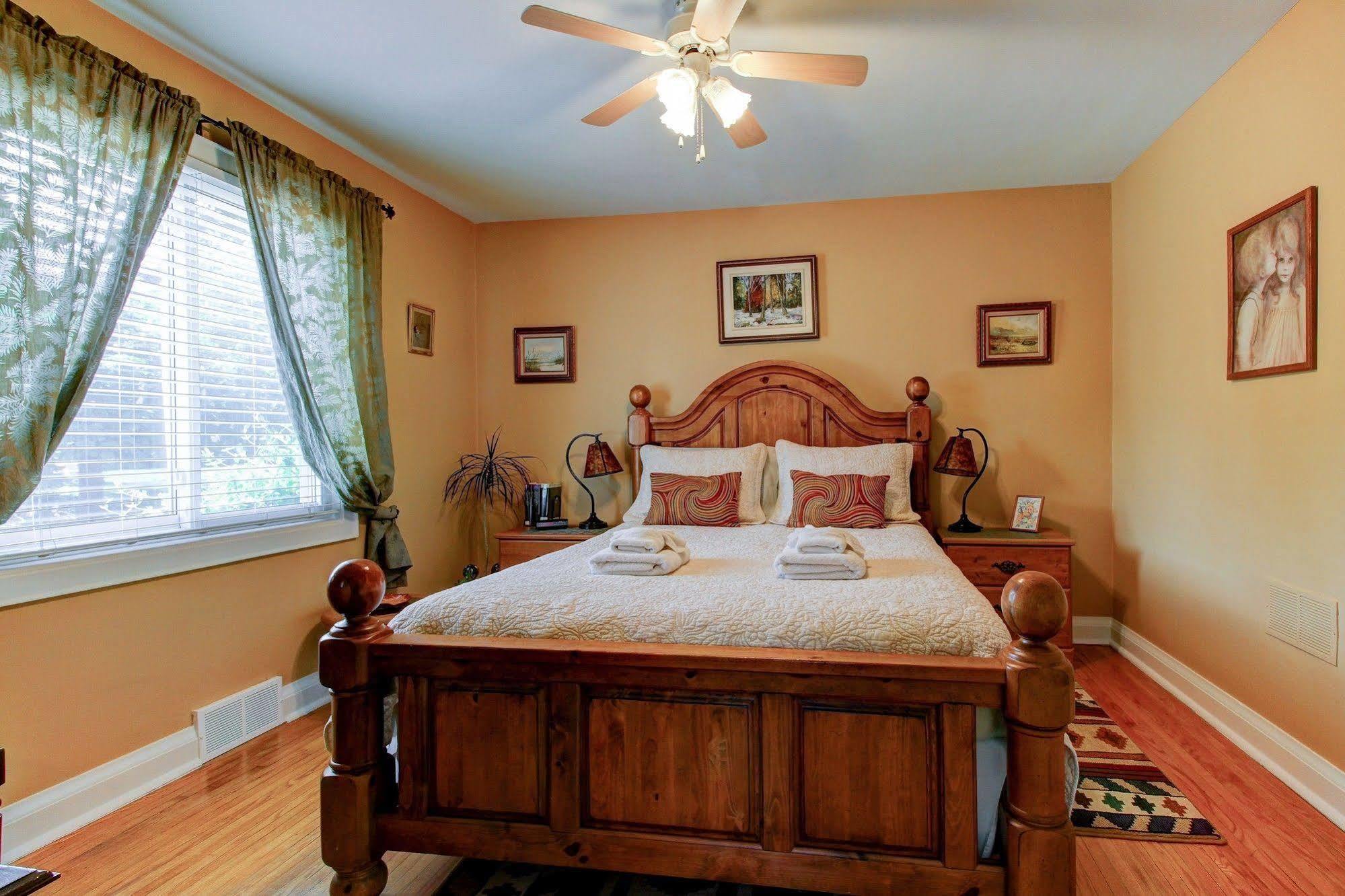Williams Gate Bed & Breakfast Private Suites Niagara-on-the-Lake ภายนอก รูปภาพ