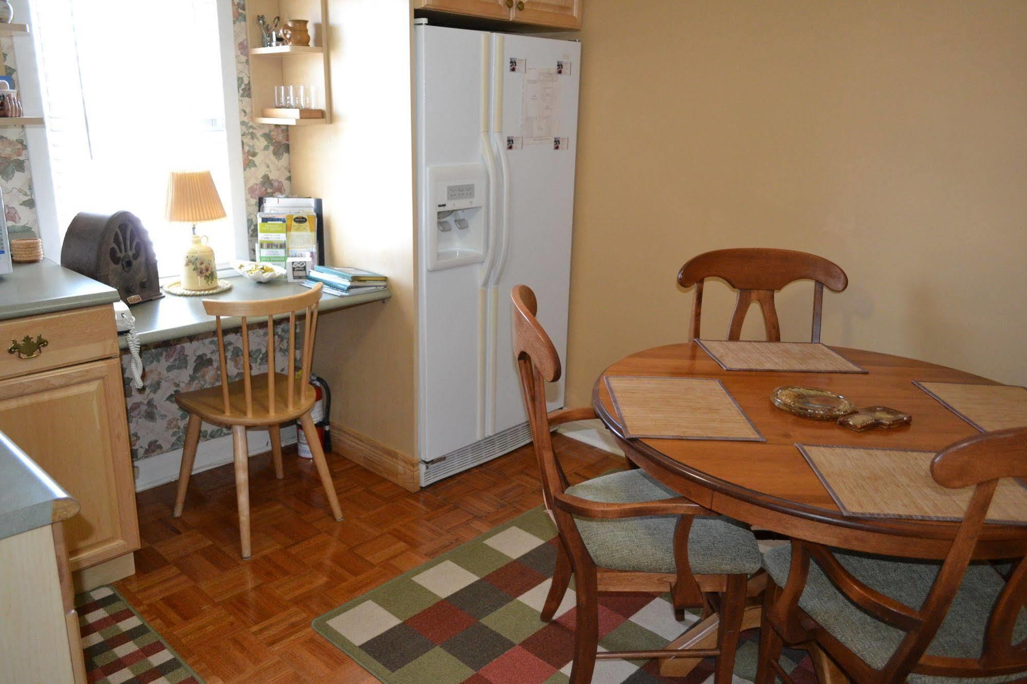 Williams Gate Bed & Breakfast Private Suites Niagara-on-the-Lake ภายนอก รูปภาพ