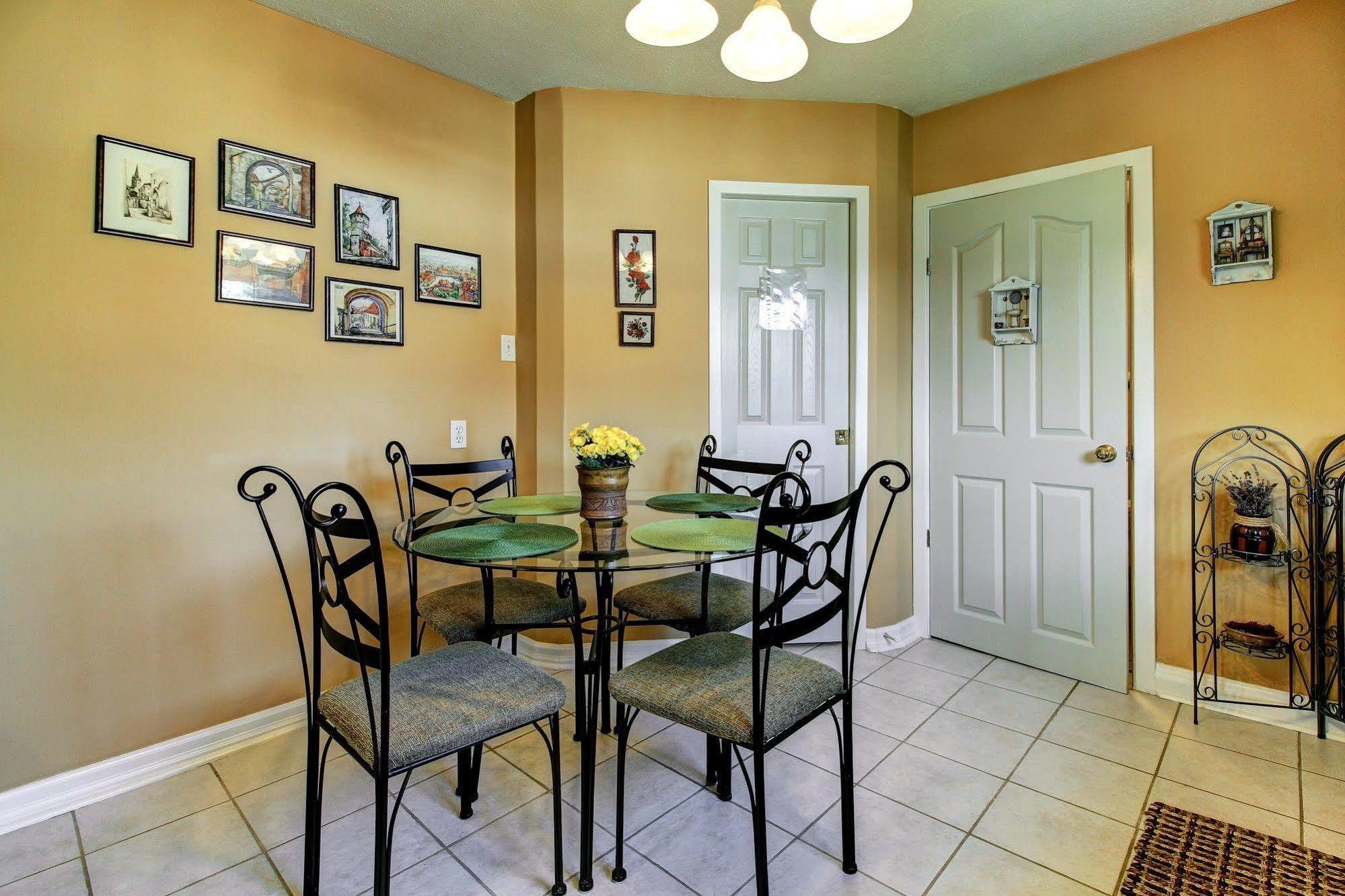 Williams Gate Bed & Breakfast Private Suites Niagara-on-the-Lake ภายนอก รูปภาพ